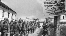 Sowieckie wojska w Połocku. 07.07.1944. Źródło: Wikimedia Commons