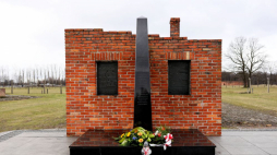 Pomnik Zagłady Romów i Sinti na terenie KL Auschwitz II-Birkenau. Fot. PAP/Z. Meissner