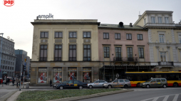 Opuszczony budynek przy Nowym Świecie w Warszawie, na parterze którego mieścił się Empik, fot. PAP/R. Pietruszka