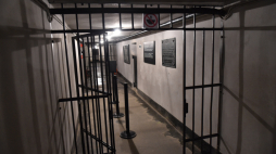 Podziemia bloku w KL Auschwitz, gdzie zmarł o. Maksymialian Kolbe, fot. PAP/J. Bednarczyk