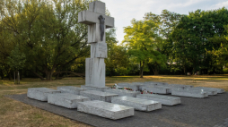 Stołeczny Pomnik Ofiar Ludobójstwa na Wołyniu. Fot. PAP/A. Lange 