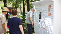 Otwarcie książkomatu w Nowej Hucie. PAP/Łukasz Gągulski