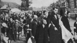 Wysiedlenie Żydów z getta w Rzeszowie. 1942 r. Źródło: Wikimedia Commons
