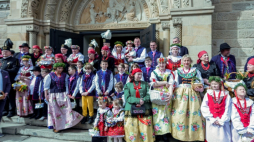 Mieszkańcy Bytomia w strojach regionanych, fot. UM Bytom