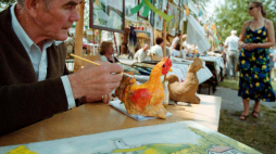 Jarmark Sztuki Ludowej w Iłży. 2002 r. Fot. PAP/P. Polak