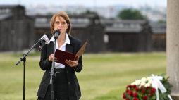 Minister kultury i dziedzictwa narodowego Hanna Wróblewska podczas uroczystości w 80. rocznicę likwidacji niemieckiego nazistowskiego obozu koncentracyjnego na Majdanku. Fot. PAP/W. Jargiło