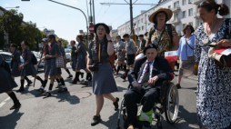 Obchody 80. rocznicy wybuchu powstania warszawskiego: Marsz Mokotowa, który wyruszył z parku im. Orlicz-Dreszera, gdzie odbywały się uroczystości rocznicowe. Fot. PAP/M. Obara