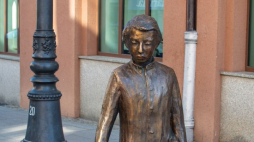 Pomnik młodego Ludwika Zamenhofa w Białymstoku. Fot. Przemysław Wierzbowski. Źródło: Wikimedia Commons