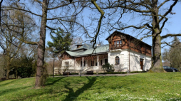 Pałacyk Henryka Sienkiewicza (oddział Muzeum Narodowego w Kielcach) w Oblęgorku. Fot. PAP/P. Polak