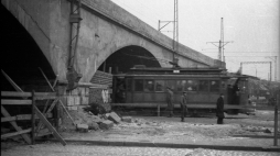 Odbudowany po wojnie i poszerzony wiadukt kolejowy nad ul. Targową w Warszawie, 1948 r. PAP