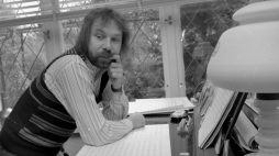 Kompozytor, aranżer, organista i pianista Andrzej Korzyński w swoim mieszkaniu, 1975 r. PAP/Wojciech Kryński