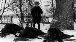 Przewodniczący Rady Państwa NRD Erich Honecker podczas polowania w Polsce, 1977 r. PAP/Zbigniew Matuszewski