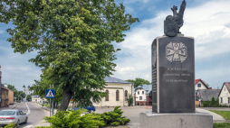 Pomnik Powstania Sejneńskiego przy ulicy Piłsudskiego w Sejnach. Fot. PAP /J. Ochoński 