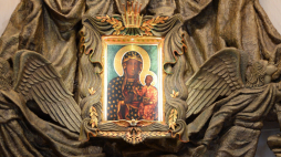 Ołtarz w Narodowym Sanktuarium Matki Bożej Częstochowskiej, nazywanym Amerykańską Częstochową. PAP/Jacek Turczyk