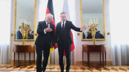Prezydent RP Andrzej Duda (P) i prezydent Republiki Federalnej Niemiec Frank-Walter Steinmeier (L) podczas spotkania w Belwederze w Warszawie. PAP/Leszek Szymański