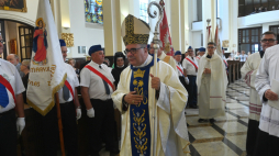 Nuncjusz apostolski w Polsce arcybiskup Antonio Guido Filipazzi przewodniczył mszy świętej w konkatedrze Matki Bożej Zwycięskiej na warszawskim Kamionku. PAP/Piotr Nowak