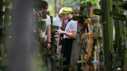 Pielgrzymi na św. Górze Grabarce koło Siemiatycz. PAP/Michał Zieliński