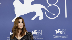 Włoska aktorka Monica Bellucci przed ceremonią otwarcia Festiwalu Filmowego w Wenecji. PAP/EPA/Fabio Frustaci.