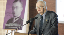 Maciej Janaszek podczas uroczystości przekazania archiwum jego ojca, szefa Sztabu Zgrupowania AK "Radosław" ppłk. Wacława Janaszka ps. Bolek, zorganizowanej przez Archiwum Akt Nowych w Ordynariacie Polowym WP. Fot. PAP/T. Gzell