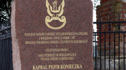 Obelisk upamiętniający kaprala Piotra Konieczkę w Jeziorkach koło Piły. Fot. PAP/B. Borowiak