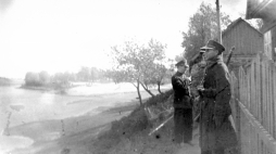 Patrol żołnierzy KOP-u nad lewym brzegiem Dźwiny, 1934 r. /Źródło: Narodowe Archiwum Cyfrowe