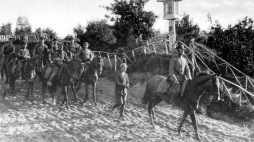 Przemytnik schwytany przez patrol Korpusu Ochrony Pogranicza. Fot. NAC.