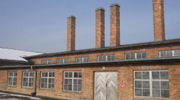 Budynek "Sauny" na terenie byłego niemieckiego obozu Auschwitz II-Birkenau. Fot. PAP/A. Grygiel