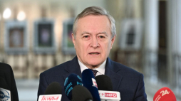 Poseł KP PiS Piotr Gliński podczas konferencji prasowej w Sejmie. Warszawa, 26.09.2024. Fot. PAP/R. Pietruszka