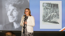 Dyrektor Archiwum IPN Marzena Kruk uczestniczy w Centralnym Przystanku Historia im. Prezydenta Lecha Kaczyńskiego w Warszawie w konferencji prasowej dotyczącej programu dokumentacyjnego "Straty osobowe i ofiary represji pod okupacją niemiecką w latach 1939-1945" oraz wyniku tych prac: elektronicznej bazy danych - straty.pl. Fot. PAP/T. Gzell
