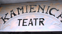 Szyld Teatru Kamienica. Fot. PAP/A. Rybczyński 