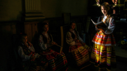 Msza święta w 215. rocznicę urodzin Juliusza Słowackiego w kościele p.w. św Stanisława w Krzemieńcu z udziałem polskich dzieci. PAP/Vladyslav Musiienko