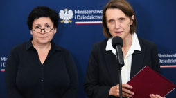 Minister kultury i dziedzictwa narodowego Hanna Wróblewska (P) oraz stołeczna radna Agata Diduszko-Zyglewska na briefingu prasowym w siedzibie MKiDN w Warszawie dot. tematów debat panelowych zgłoszonych na współKongres Kultury. Fot. PAP/R. Pietruszka