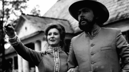 Jadwiga Barańska i Jerzy Bińczycki w filmie "Noce i dnie" w reżyserii Jerzego Antczaka. 1975 r. Fot. PAP/CAF/I. Radkiewicz