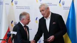 Dyrektor Teatru Wielkiego – Opery Narodowej Waldemar Dąbrowski (P) i charge d’affairs Ukrainy w RP Roman Szepeliak (L) na konferencji prasowej w Ambasadzie Ukrainy. Warszawa, 04.10.2024. Fot. PAP/P. Supernak