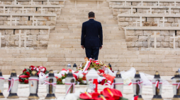 Radosław Sikorski na cmentarzu wojennym na Monte Cassino. Fot. profil MSZ na portalu X.