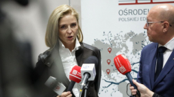 Wiceminister edukacji Joanna Mucha oraz dyrektor Ośrodka Rozwoju Polskiej Edukacji za Granicą Adam Kalbarczyk. Warszawa, 12.10.2024. Fot. PAP/T. Gzell