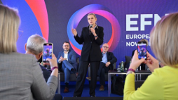 Minister edukacji Barbara Nowacka (C) podczas panelu „Umiejętności przyszłości” w ramach XIII edycji Europejskiego Forum Nowych Idei (EFNI) w Sopocie. Fot. PAP/A. Warżawa