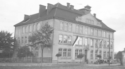 Polskie Gimnazjum Realne im. Juliusza Słowackiego w Orłowej. Fot. NAC