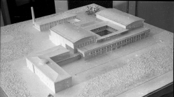 Makieta projektu Fabryki Samochodów Osobowych na Żeraniu zaprezentowana w grudniu 1946 r. Fot. PAP/S. Dąbrowiecki.