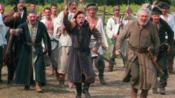 Scena z "Pana Tadeusza" w rezyserii Andrzeja Wajdy. Na pierwszym planie Jerzy Bińczycki, fot. PAP/T. Gzell