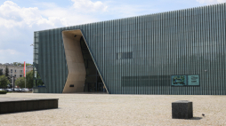 Gmach Muzeum Historii Żydów Polskich POLIN. PAP/Albert Zawada