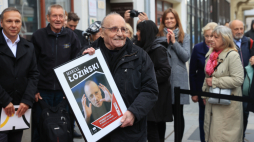 Dokumentalista, reżyser, absolwent PWSFTviT im. Leona Schillera Marcel Łoziński podczas uroczystości odsłonięcia jego gwiazdy w Łódzkiej Alei Gwiazd. Fot. PAP/M. Zubrzycki