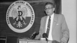 Leszek Moczulski. 1990 r. Fot. PAP/W. Jabłonowski