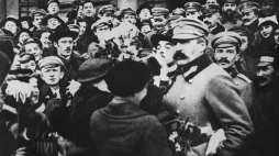 Powitanie Józefa Piłsudskiego w Warszawie w grudniu 1916 r. Zdjęcie to przez niektórych traktowane jest jako scena z listopada 1918 r. , fot. PAP/CAF/reprodukcja
