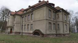 Jeden z budynków Szpitala Babińskiego w Krakowie, fot. PAP/J. Bednarczyk