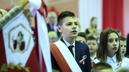 Ogólnopolska akcja „Szkoła do hymnu”, w Szkole Podstawowej im. ks. Rocha Modzelewskiego w miejscowości Nowe Piekuty, 2019 r. PAP/Michał Zieliński