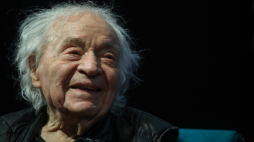Pisarz Józef Hen podczas spotkania z okazji jego setnych urodzin w Muzeum Historii Żydów Polskich POLIN w Warszawie. PAP/Albert Zawada