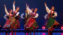 Koncert jubileuszowy z okazji 75-lecia Państwowego Zespołu Ludowego Pieśni i Tańca „Mazowsze", 5 grudnia 2023 r. w Teatrze Wielkim - Operze Narodowej w Warszawie. Fot. PAP/A. Lange