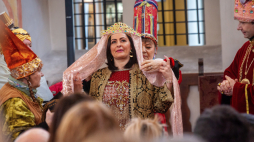 Spektakl "Purimszpil, czyli historia królewska z pradawnych czasów” w Wielkiej Synagodze w Tykocinie, fot. PAP/M. Onufryjuk