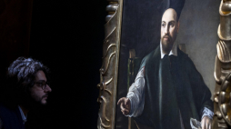 Obraz Caravaggia - portret Maffeo Barberiniego, przyszłego papieża Urbana VIII, fot. PAP/EPA/ANSA/M. Percossi